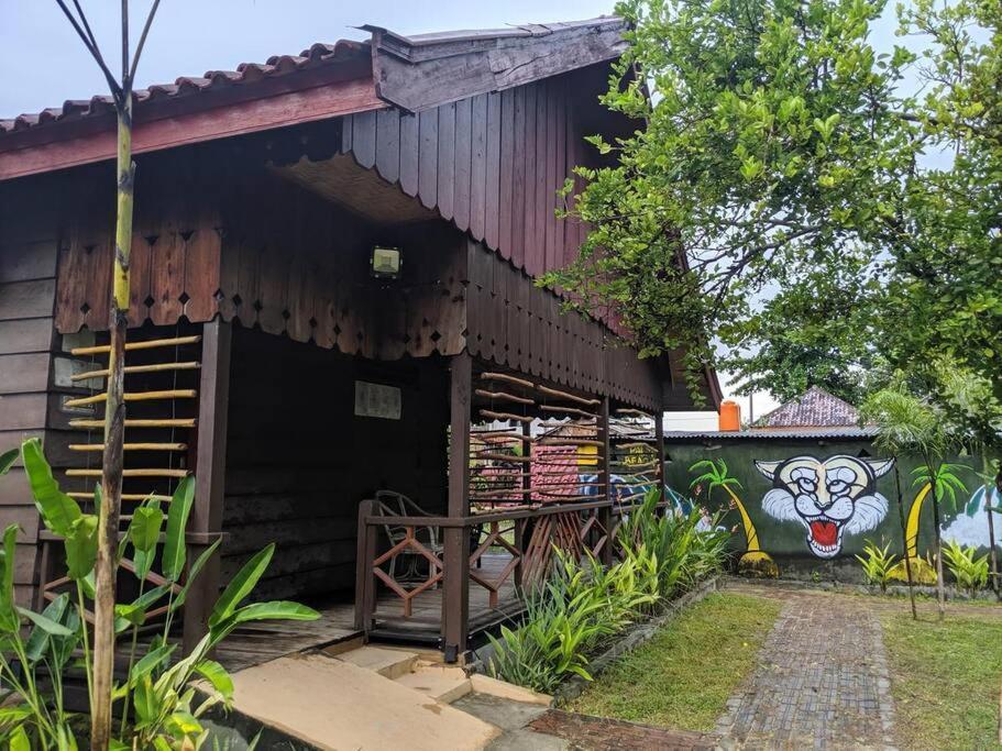 C Point Krui Bed & Breakfast Luaran gambar